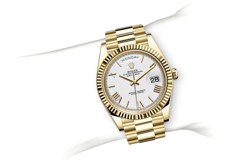 Rolex Day-Date | 228238 | Day-Date 40 | หน้าปัดสีอ่อน | ขอบหน้าปัดแบบเซาะร่อง | หน้าปัดสีขาว | ทองคำ 18 กะรัต | m228238-0042 | ชาย Watch | Rolex Official Retailer - Time Midas