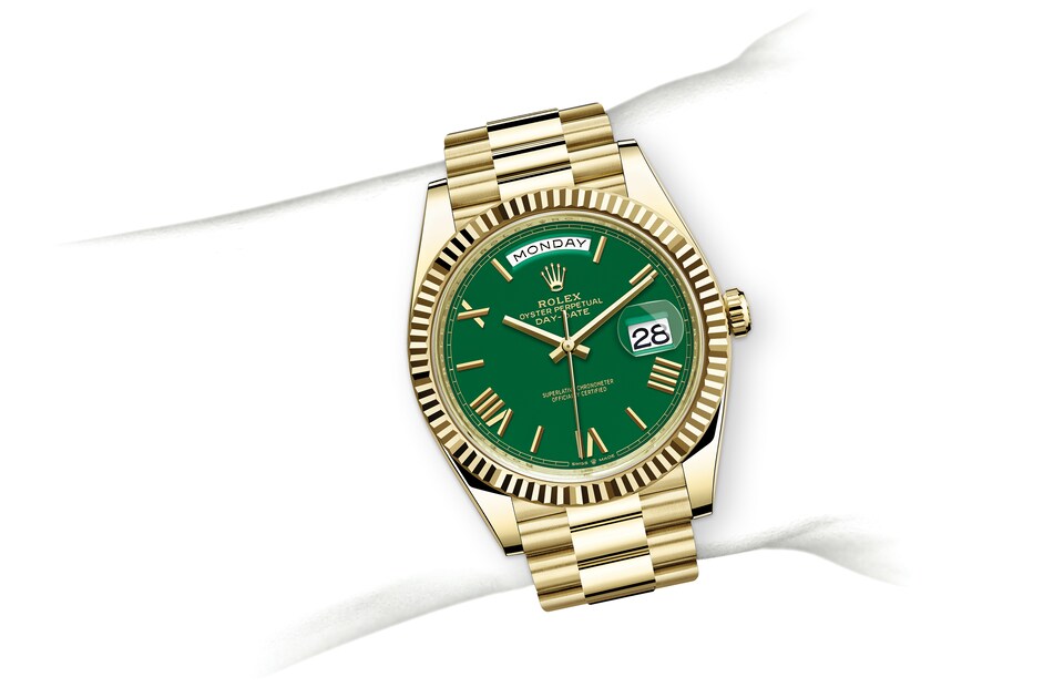 Rolex Day-Date | 228238 | Day-Date 40 | Coloured dial | Green Dial | The Fluted Bezel | 18 ct yellow gold | m228238-0061 | Men Watch | Rolex Official Retailer - Time Midas