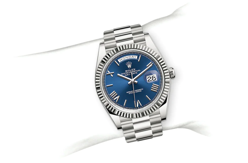 Rolex Day-Date | 228239 | Day-Date 40 | หน้าปัดสี | ขอบหน้าปัดแบบร่อง | หน้าปัดสีฟ้าสว่าง | ทองคำขาว 18 กะรัต | M228239-0007 | ชาย Watch | Rolex Official Retailer - Time Midas